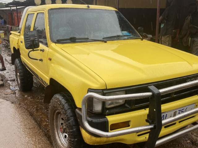 Toyota Hillux, Voitures, Conakry