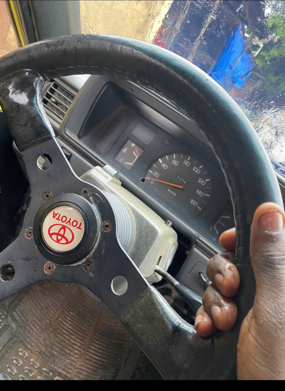 Toyota Hillux, Voitures, Conakry
