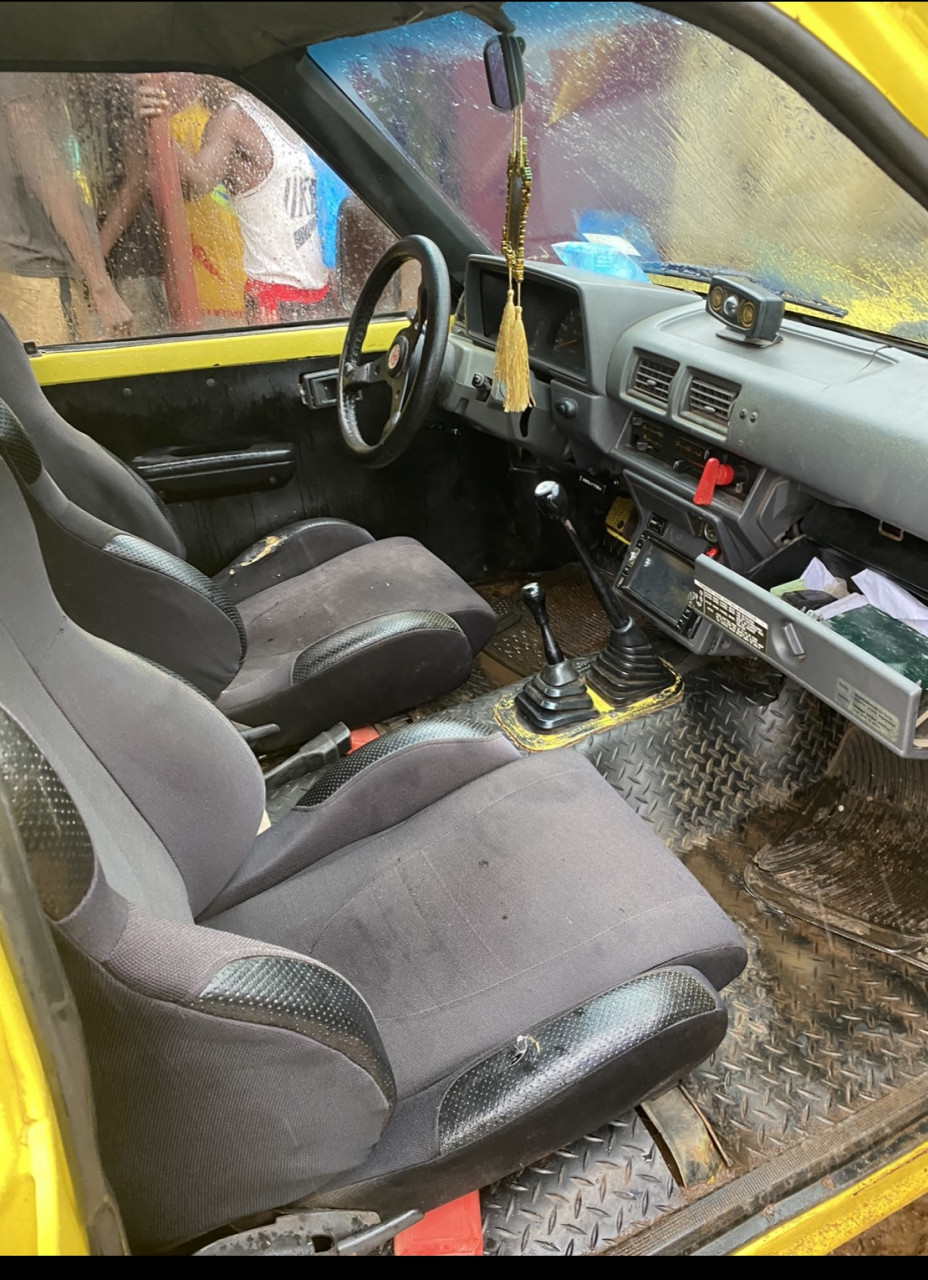 Toyota Hillux, Voitures, Conakry
