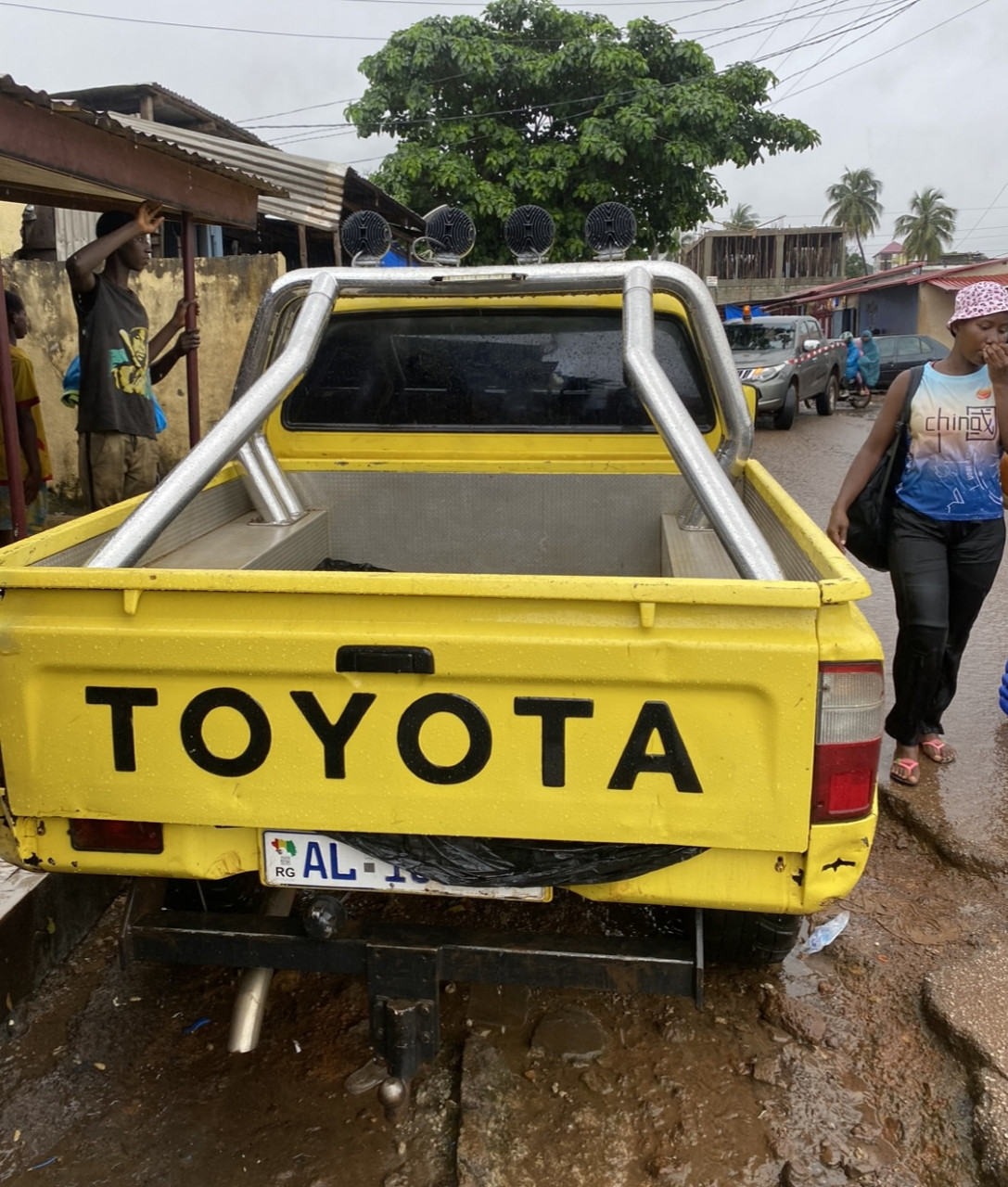 Toyota Hillux, Voitures, Conakry