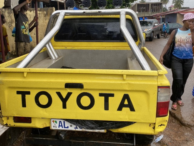 Toyota Hillux, Voitures, Conakry
