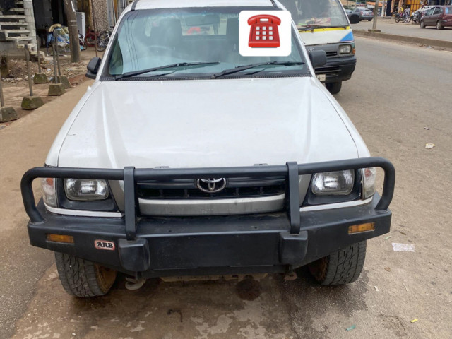 Toyota Hillux, Voitures, Conakry