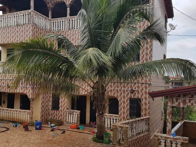 Bâtiment à Fassia, Maisons, Coyah