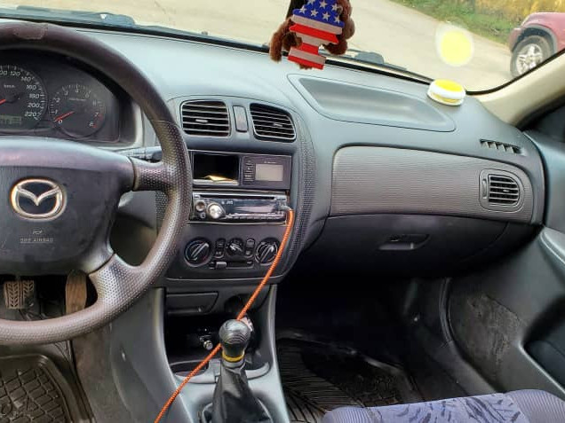 Mazda 323, Voitures, Conakry