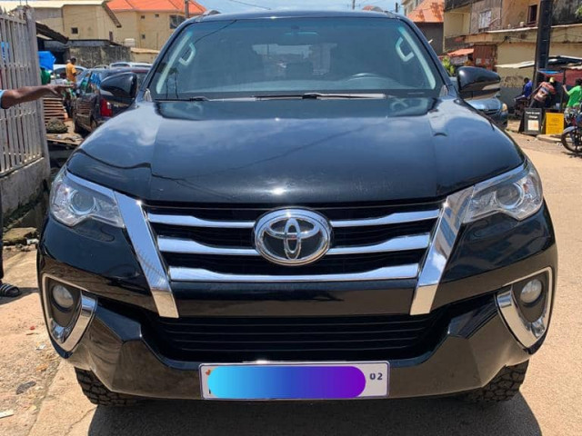 Toyota Fortuner, Voitures, Conakry