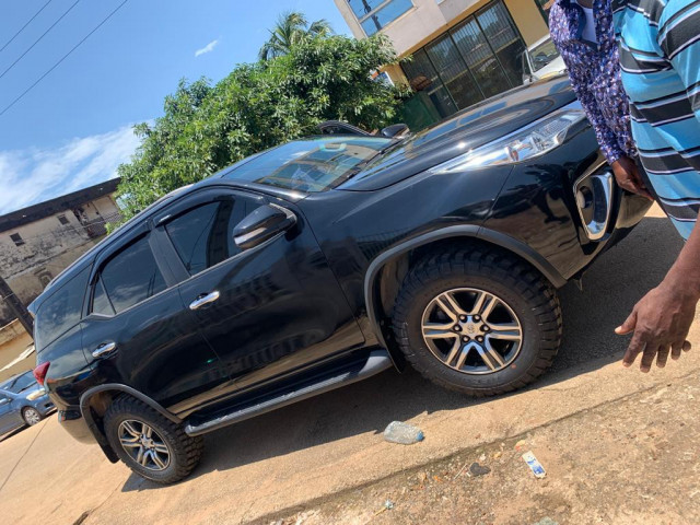 Toyota Fortuner, Voitures, Conakry