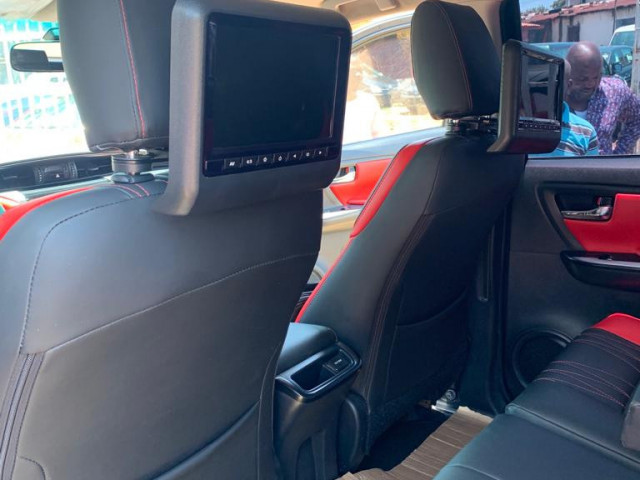 Toyota Fortuner, Voitures, Conakry