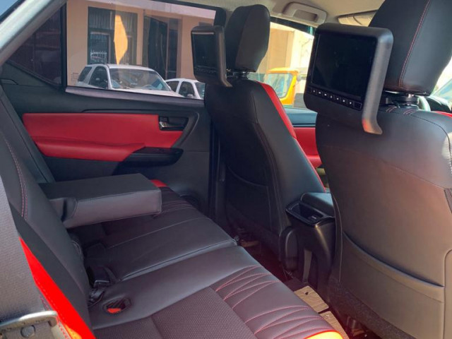 Toyota Fortuner, Voitures, Conakry