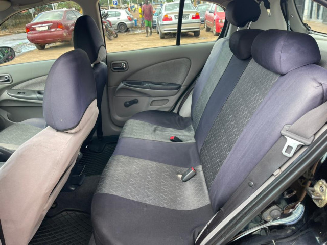Nissan Almera, Voitures, Conakry