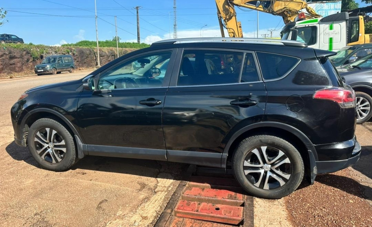 Toyota RAV4, Voitures, Conakry