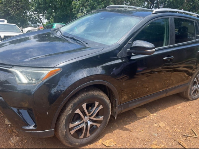 Toyota RAV4, Voitures, Conakry