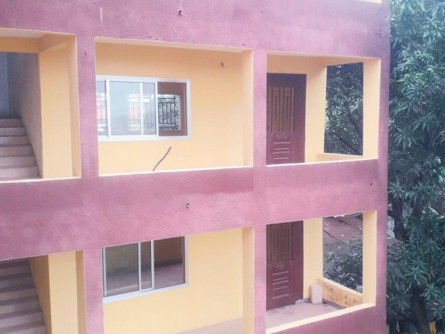 Bâtiment à Lambanyi, Autres Immobiliers, Conakry