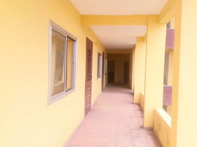Bâtiment à Lambanyi, Autres Immobiliers, Conakry