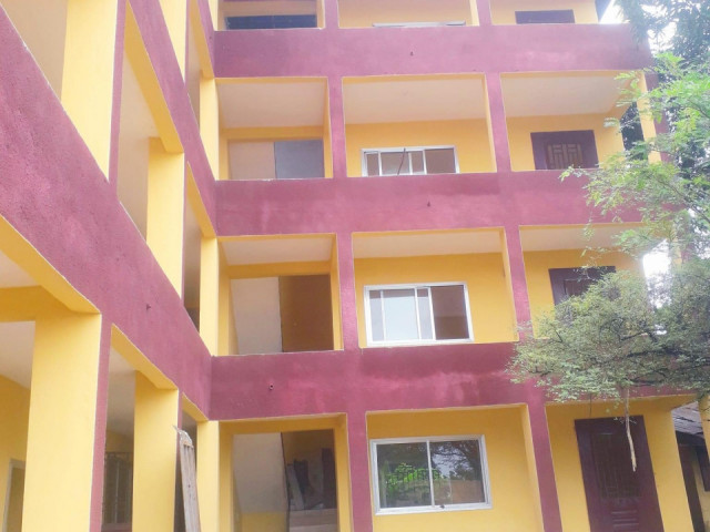 Bâtiment à Lambanyi, Autres Immobiliers, Conakry