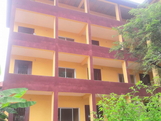 Bâtiment à Lambanyi, Autres Immobiliers, Conakry