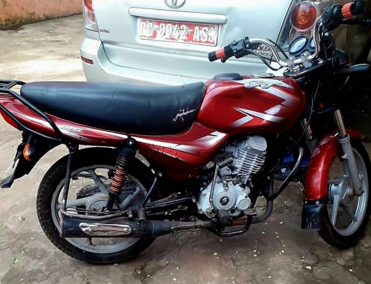 Moto Bajaj CT 100, Motos - Scooters, Conakry