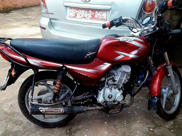 Moto Bajaj CT 100, Motos - Scooters, Conakry