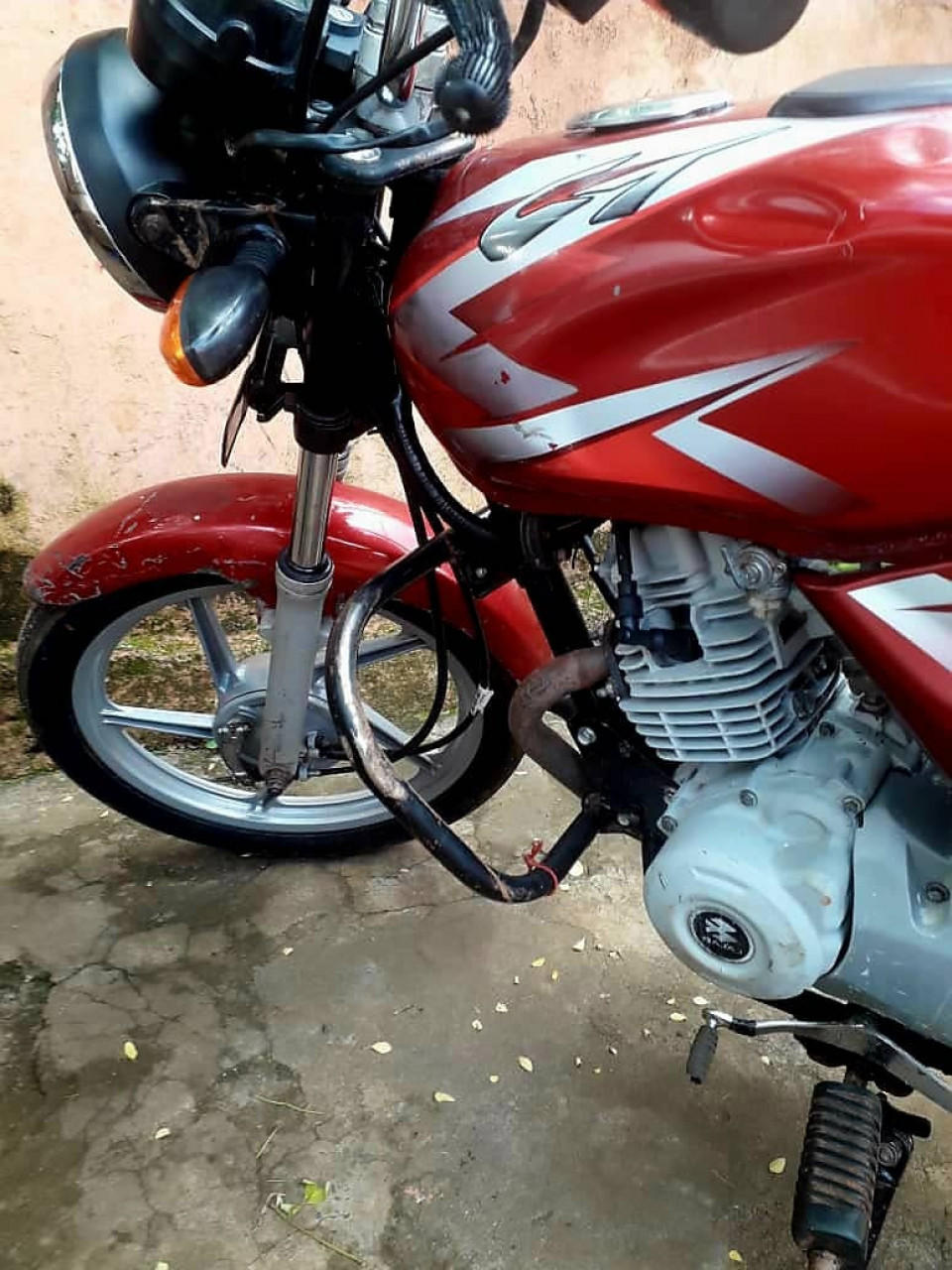 Moto Bajaj CT 100, Motos - Scooters, Conakry