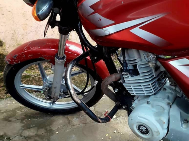Moto Bajaj CT 100, Motos - Scooters, Conakry