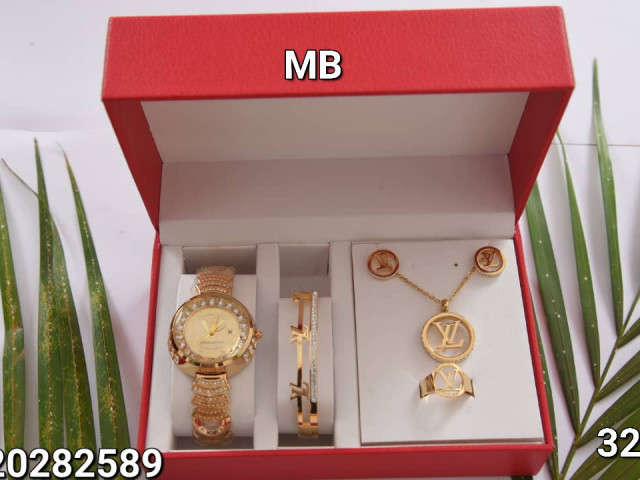 Différents Bijoux, Bijoux - Montres, Conakry