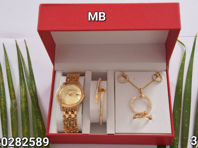 Différents Bijoux, Bijoux - Montres, Conakry