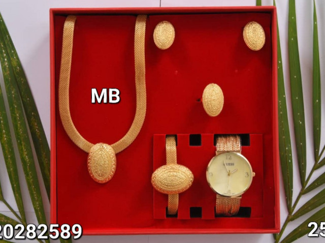 Différents Bijoux, Bijoux - Montres, Conakry
