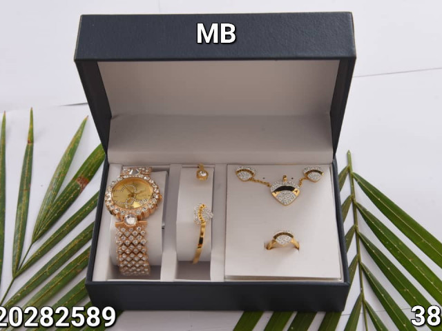 Différents Bijoux, Bijoux - Montres, Conakry