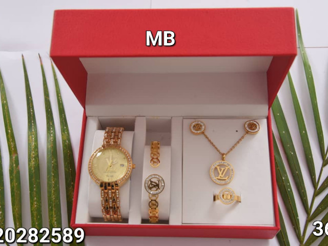 Différents Bijoux, Bijoux - Montres, Conakry