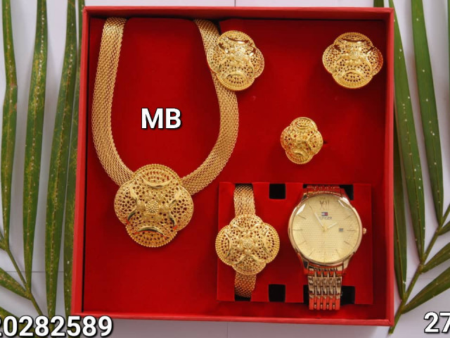 Différents Bijoux, Bijoux - Montres, Conakry