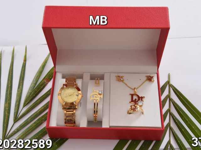 Différents Bijoux, Bijoux - Montres, Conakry