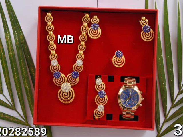 Différents Bijoux, Bijoux - Montres, Conakry