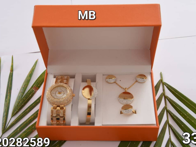 Différents Bijoux, Bijoux - Montres, Conakry