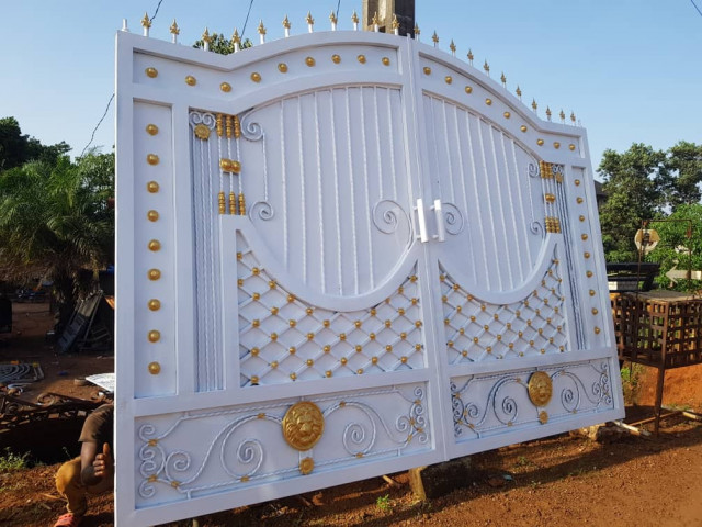 PORTAIL METALLIQUE, Portes - Fenêtres, Conakry