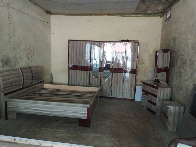 Différents Fauteuils, Lits - Fauteuils, Conakry