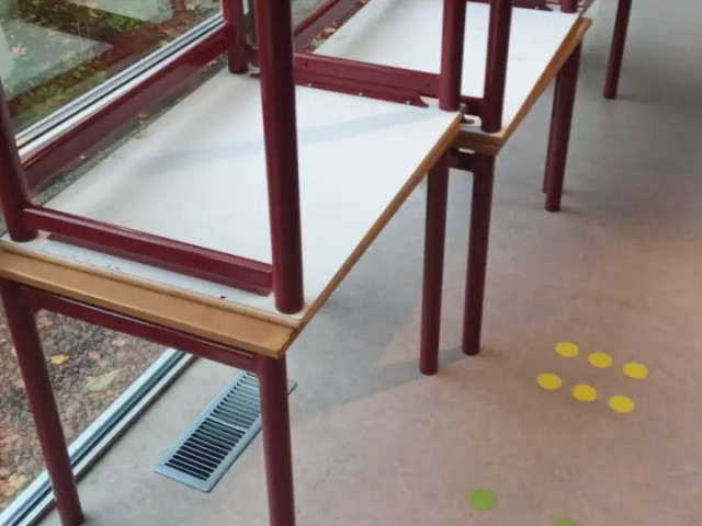 Différentes Bureaux avec Chaises, Tables - Chaises, Conakry