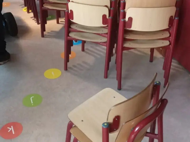 Différentes Bureaux avec Chaises, Tables - Chaises, Conakry