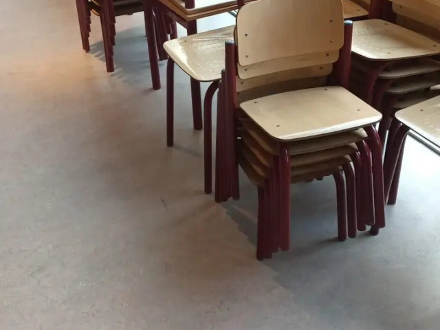 Différentes Bureaux avec Chaises, Tables - Chaises, Conakry