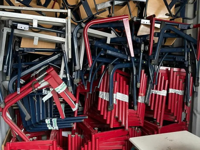 Différentes Bureaux avec Chaises, Tables - Chaises, Conakry