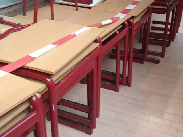 Différentes Bureaux avec Chaises, Tables - Chaises, Conakry