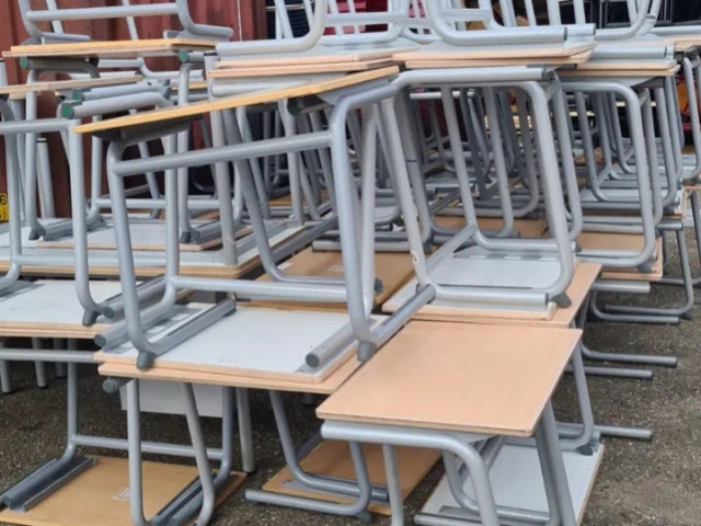 Différentes Bureaux avec Chaises, Tables - Chaises, Conakry