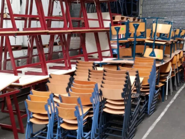 Différentes Bureaux avec Chaises, Tables - Chaises, Conakry