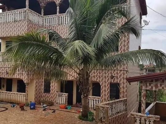 Bâtiment à Gomboyah, Maisons, Coyah