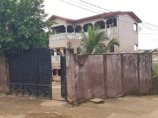 Bâtiment à Gomboyah, Maisons, Coyah