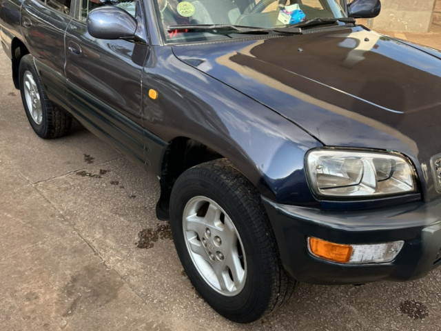 Toyota RAV4, Voitures, Conakry