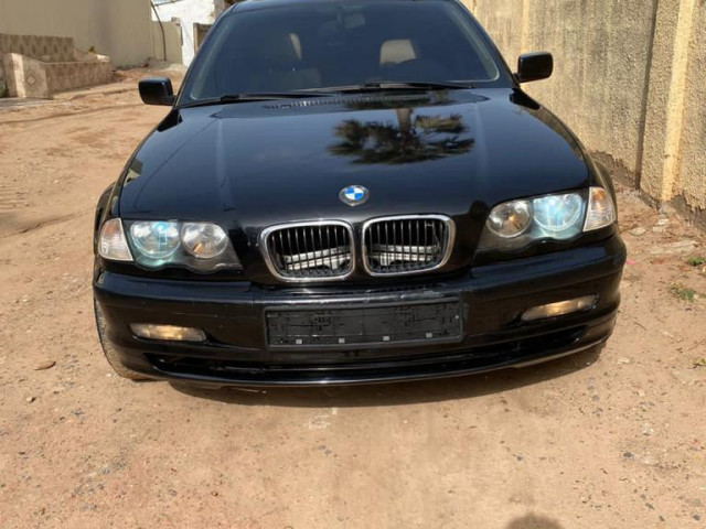 BMW Serie 3, Voitures, Conakry