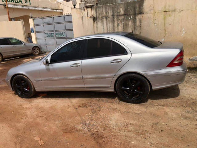 Mercedes-Benz Classe C, Voitures, Conakry