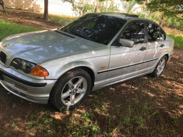 BMW Serie 3, Voitures, Conakry