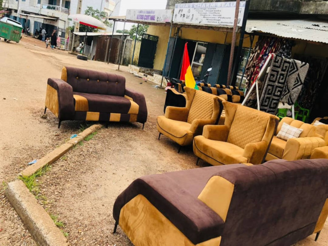 Différents Fauteuils, Lits - Fauteuils, Conakry