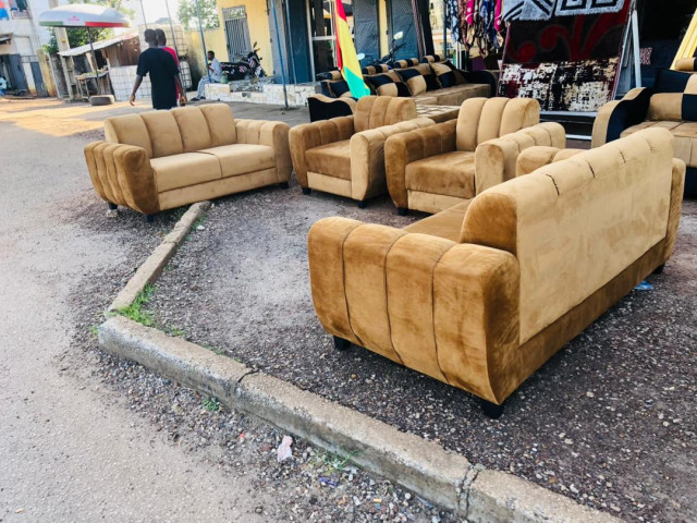 Différents Fauteuils, Lits - Fauteuils, Conakry