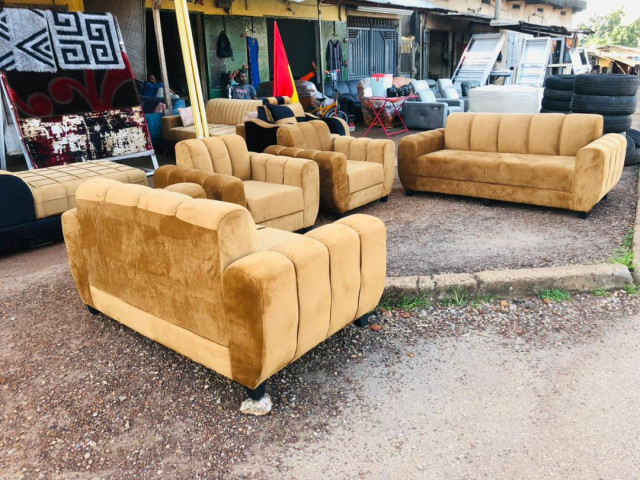 Différents Fauteuils, Lits - Fauteuils, Conakry